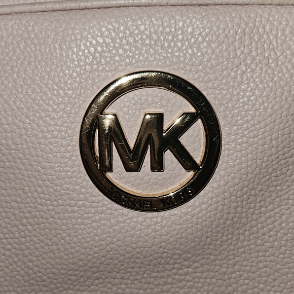 Michael Kors Blush Cross Body Purse - Picture 5 of 16